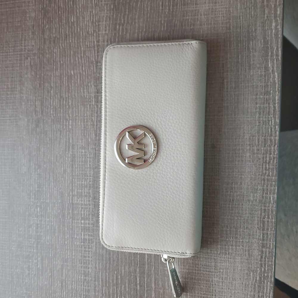 Michael Kors Pearl Gray Fulton Wallet 32S5SFTZ3L